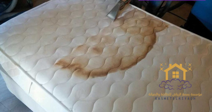 تنظيف مرتبة السرير